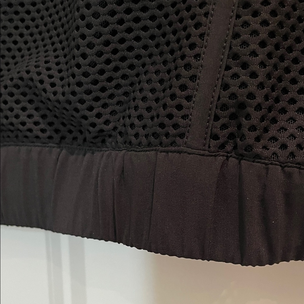 Lululemon Athletica Mesh on Mesh Pop Over Size 8 NWT Black Mesh Sweatshirt - Picture 9 of 10